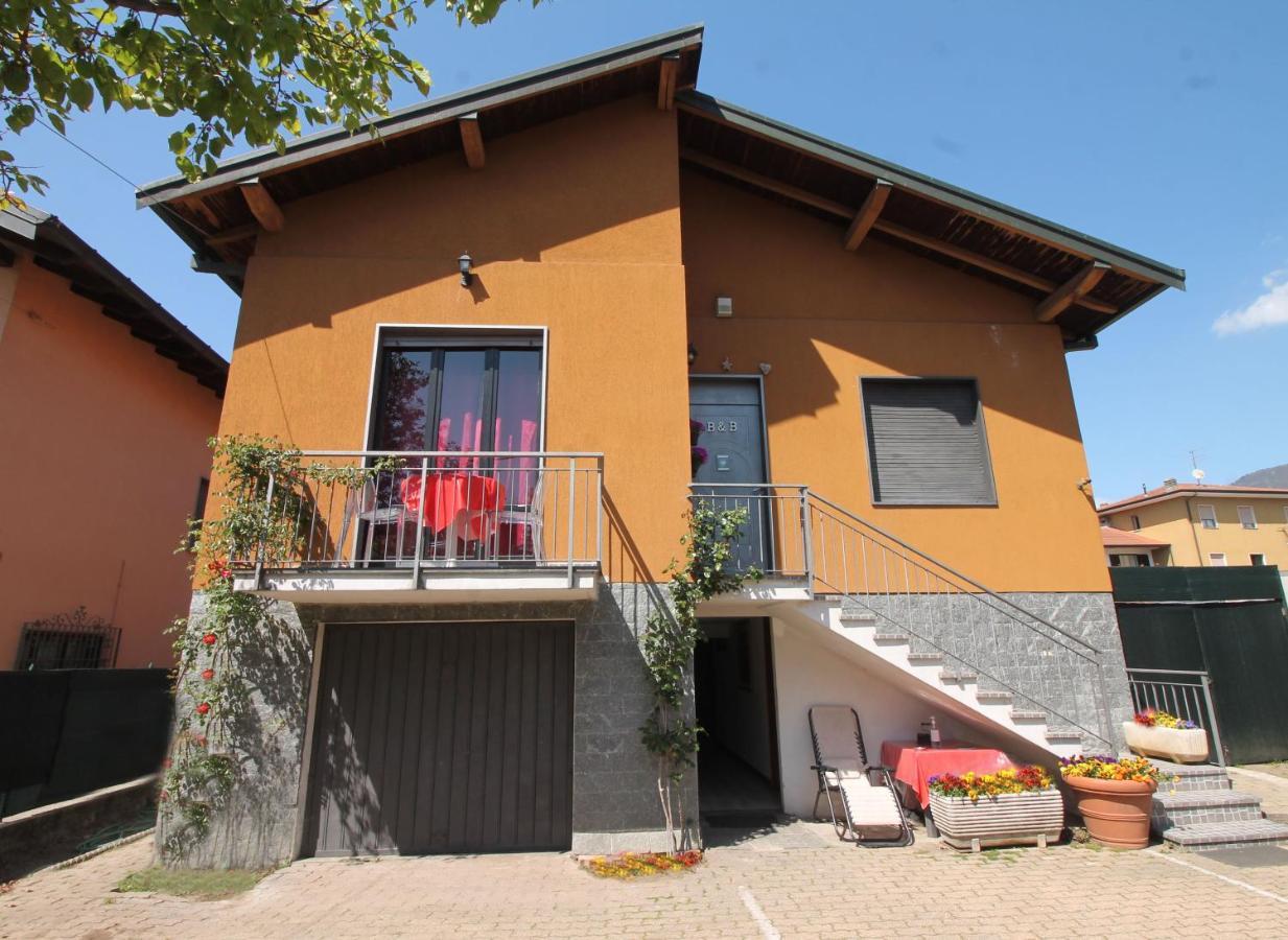 Beb Da Gaia E Giulio Acomodação com café da manhã Reno Di Leggiuno Exterior foto