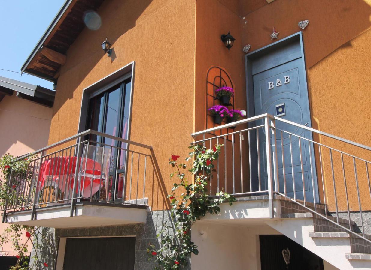 Beb Da Gaia E Giulio Acomodação com café da manhã Reno Di Leggiuno Exterior foto
