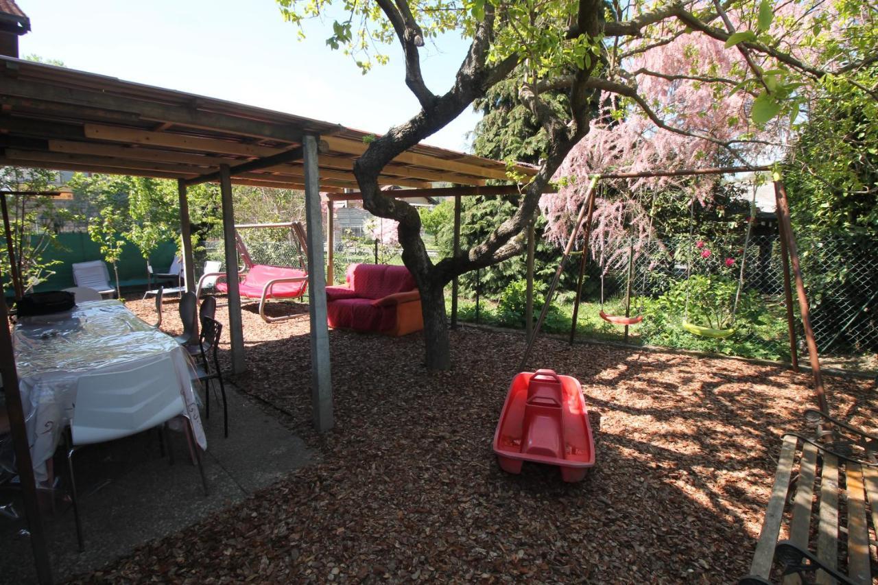 Beb Da Gaia E Giulio Acomodação com café da manhã Reno Di Leggiuno Exterior foto